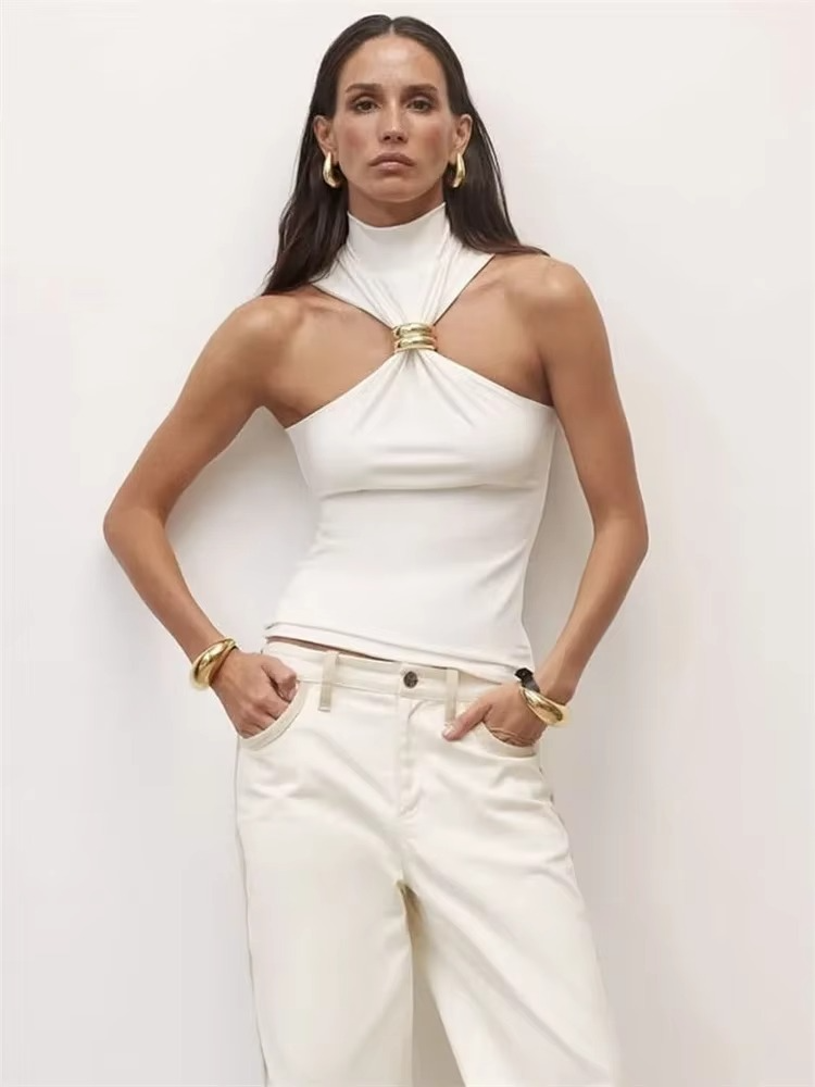 Blusa Argola Dourada Gabi Gola Alta Sem Mangas Elegância Moderna com Toque de Sofisticação