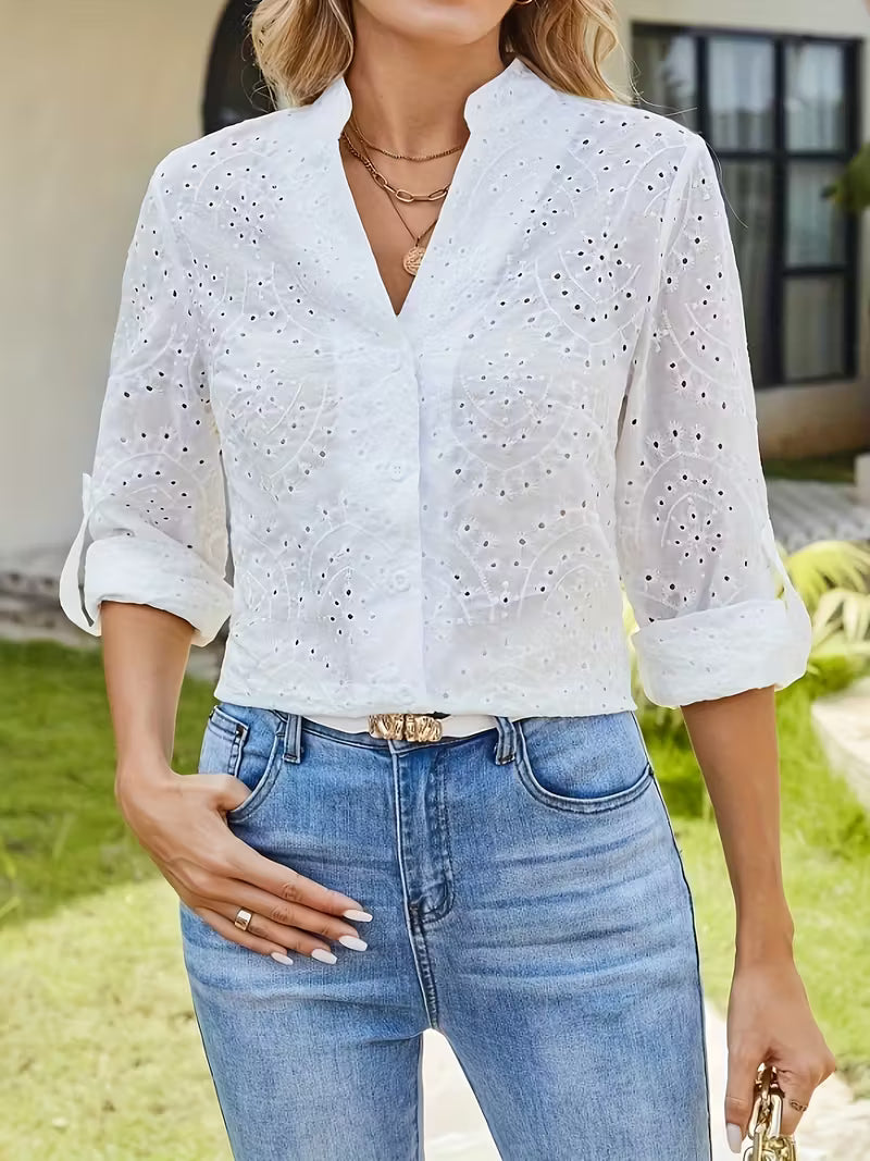 Camisa Elisa Bordada em Ilhós – Elegância Artesanal e Leveza Atemporal