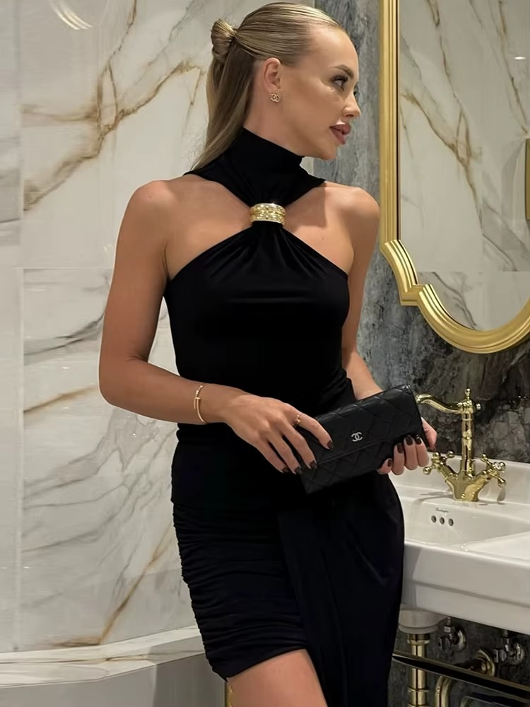 Blusa Argola Dourada Gabi Gola Alta Sem Mangas Elegância Moderna com Toque de Sofisticação