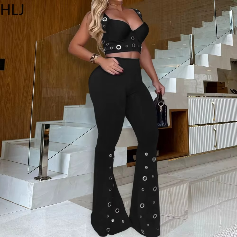 Conjunto de Calça Chloe Cropped Estruturado e Calça Flare com Ilhós Sofisticação e Sensualidade