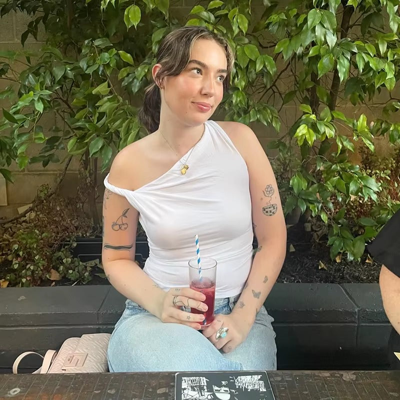 Blusa Assimétrica Bruna Feminina Elegância Atemporal em Cada Detalhe