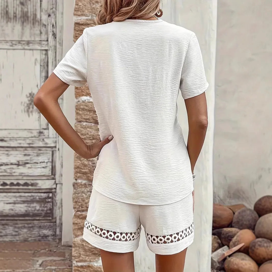 Conjunto de Shorts Laís Feminino Blusa em Renda com Decote em V e Shorts Leve de Verão
