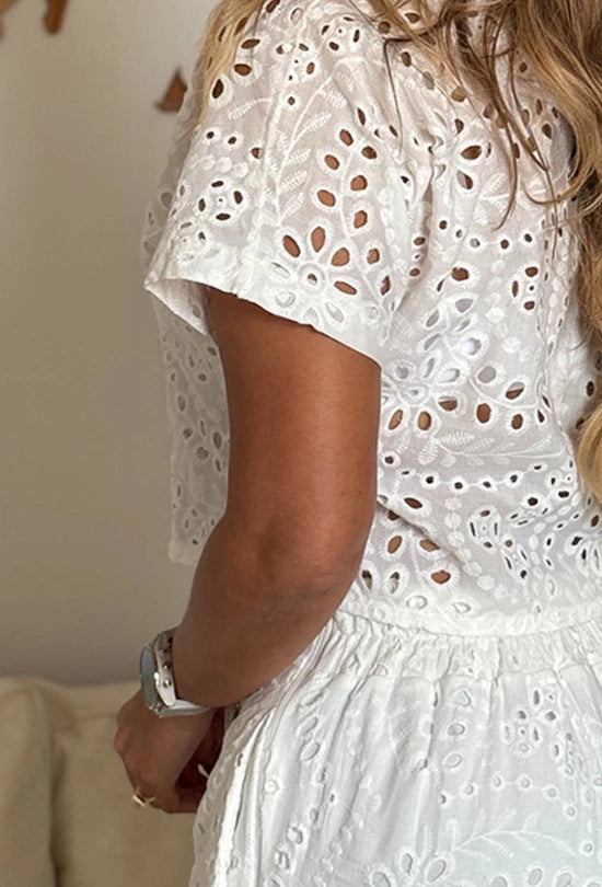 Conjunto de Shorts Ayla Bordado em Ilhós com Camisa e Shorts Estilo e Frescor