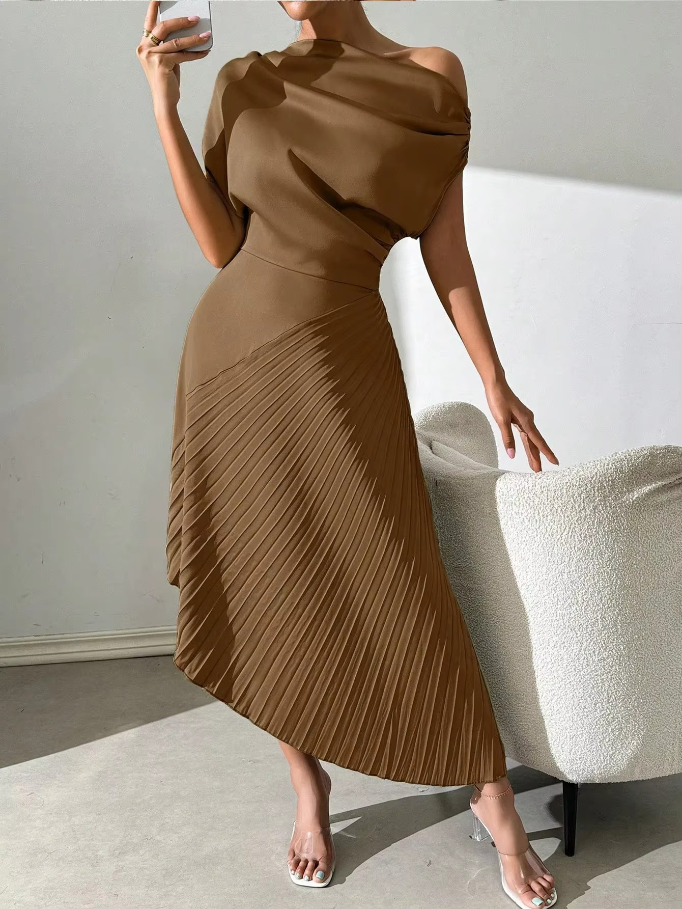 Vestido Longo Anelise Elegância que Reflete Luz e Sofisticação