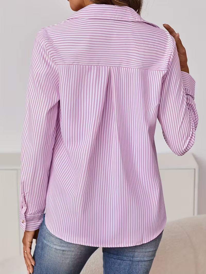 Camisa Thalina Listrada – Elegância Clássica com Essência Contemporânea