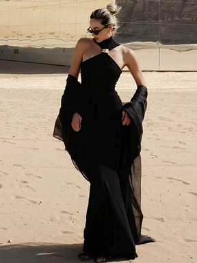 Blusa Argola Dourada Gabi Gola Alta Sem Mangas Elegância Moderna com Toque de Sofisticação