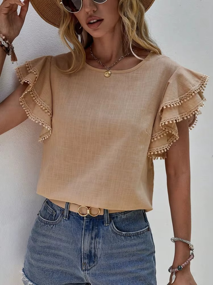 Blusa Isadora Feminina com Manga Borboleta e Detalhes em Renda Casual e Elegante