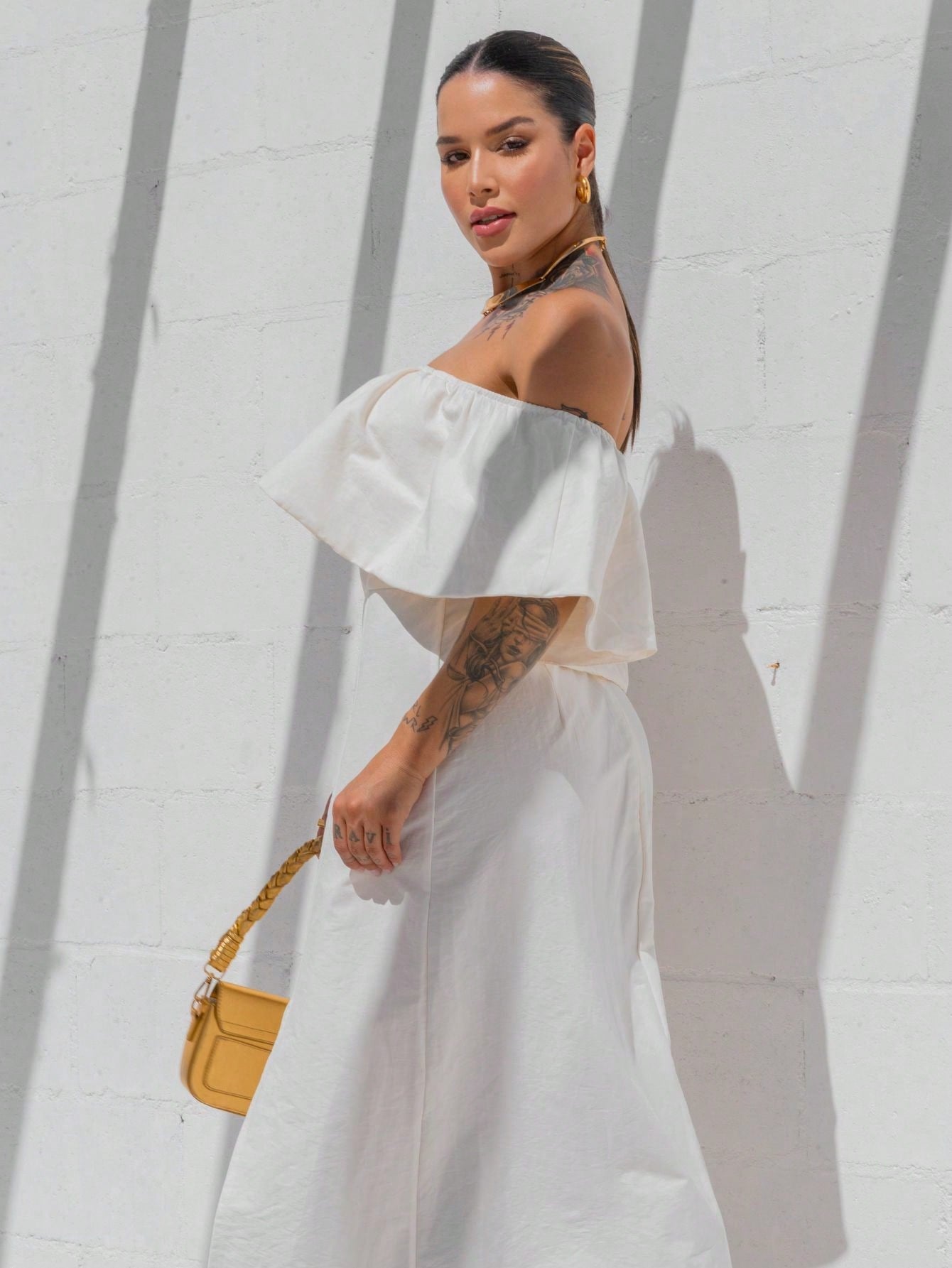 Vestido Midi Ivanna - Off-Shoulder Branco – Estilo e Conforto em Cada Detalhe