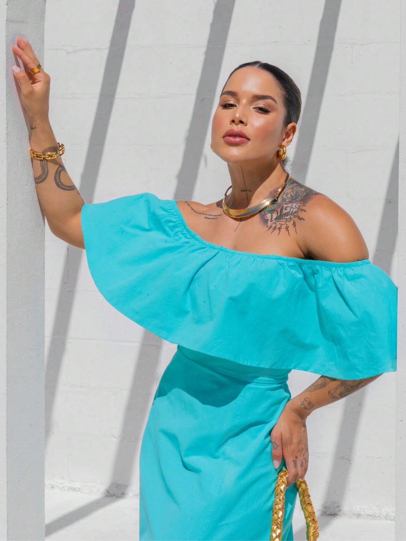 Vestido Midi Ivanna - Off-Shoulder Branco – Estilo e Conforto em Cada Detalhe