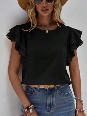 Blusa Isadora Feminina com Manga Borboleta e Detalhes em Renda Casual e Elegante