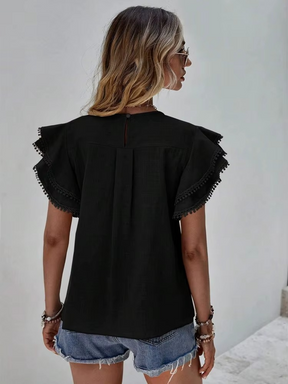 Blusa Isadora Feminina com Manga Borboleta e Detalhes em Renda Casual e Elegante