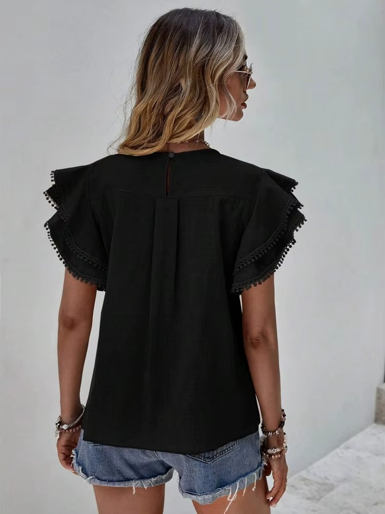Blusa Isadora Feminina com Manga Borboleta e Detalhes em Renda Casual e Elegante