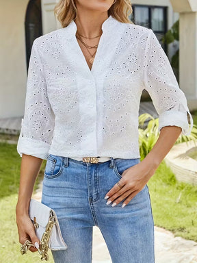 Camisa Elisa Bordada em Ilhós – Elegância Artesanal e Leveza Atemporal