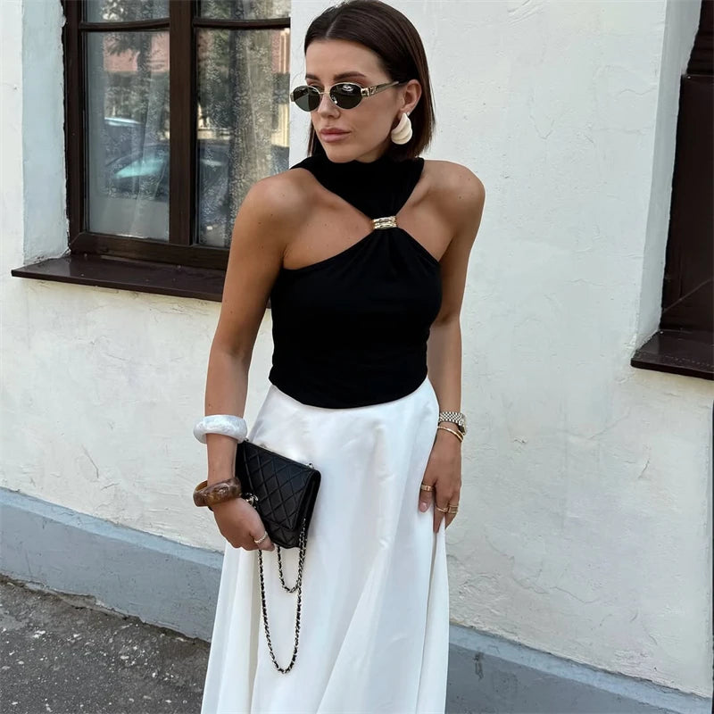 Blusa Argola Dourada Gabi Gola Alta Sem Mangas Elegância Moderna com Toque de Sofisticação