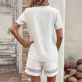 Conjunto de Shorts Laís Feminino  Blusa em Renda com Decote em V e Shorts Leve de Verão