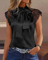 Blusa Antonella Feminino com Gola Laço e Detalhes em Renda Elegância Atemporal de Verão