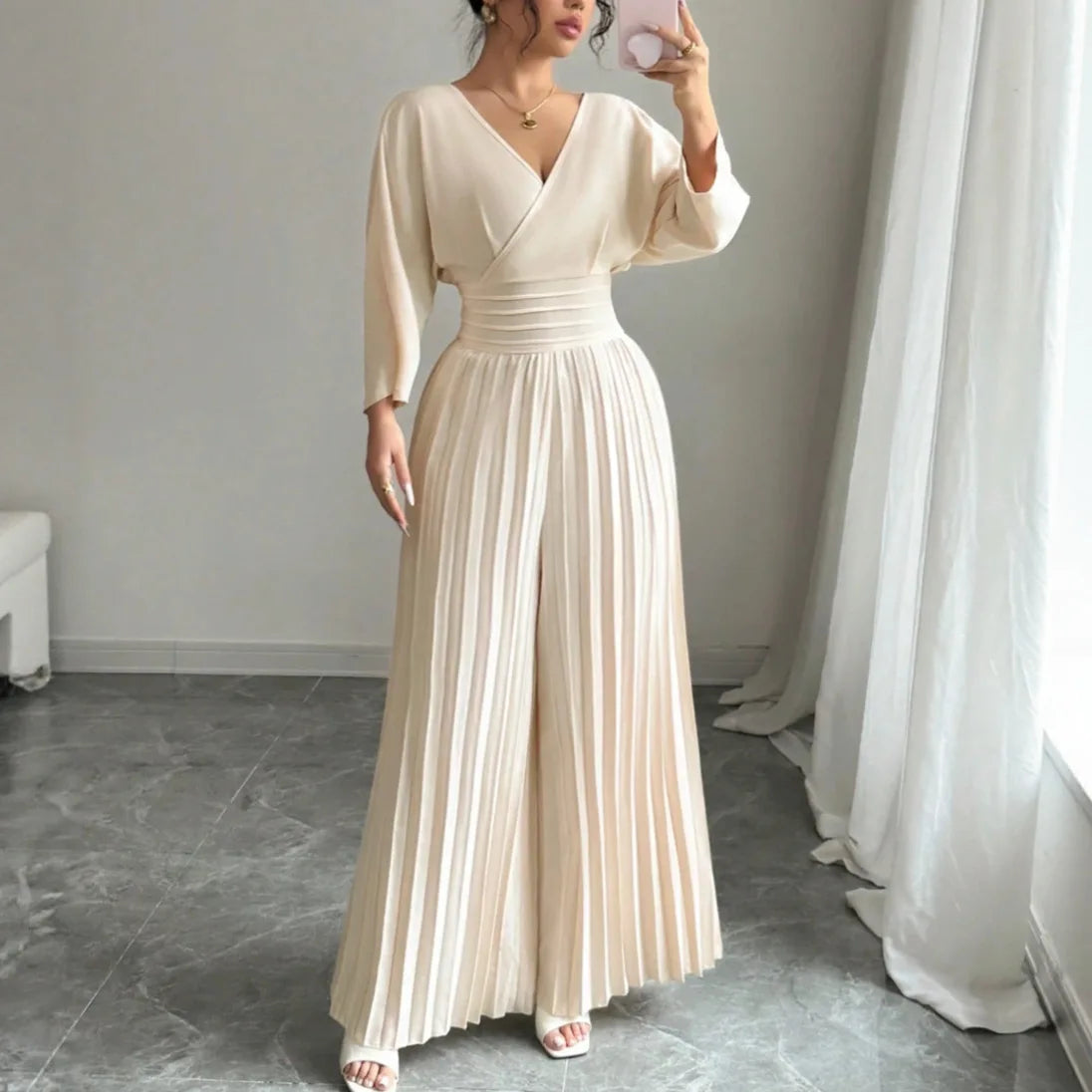 Macacão Cecília Feminino Plissado com Decote em V Elegância Suave e Movimento de Luxo