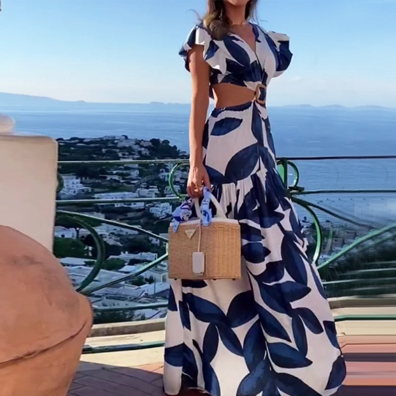 Vestido Longo Brigitte Estampado Azul e Branco com Recortes Laterais e Fivela – Estilo Resort Chic