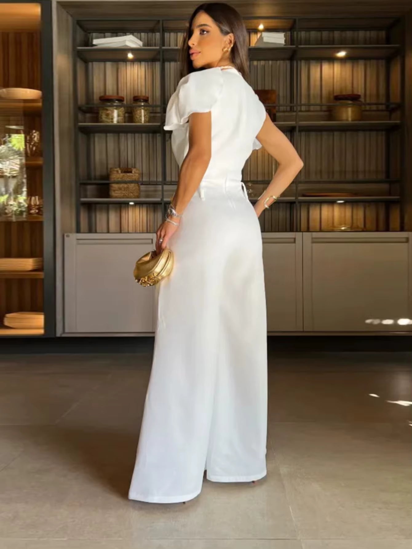 Macacão Francesca Feminino de Manga Borboleta e Botões Dourados – Sofisticação e Poder em Cada Detalhe