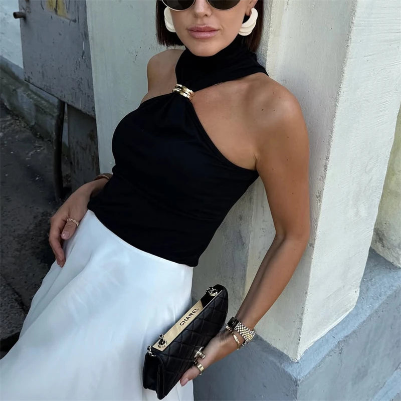 Blusa Argola Dourada Gabi Gola Alta Sem Mangas Elegância Moderna com Toque de Sofisticação