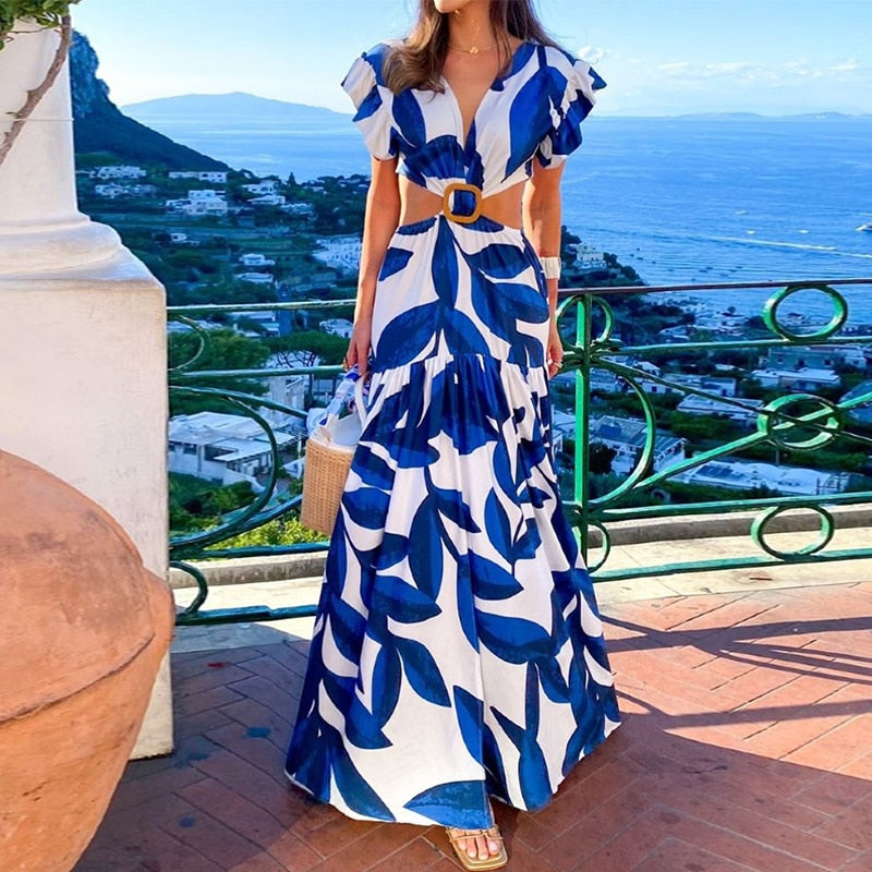 Vestido Longo Brigitte Estampado Azul e Branco com Recortes Laterais e Fivela – Estilo Resort Chic