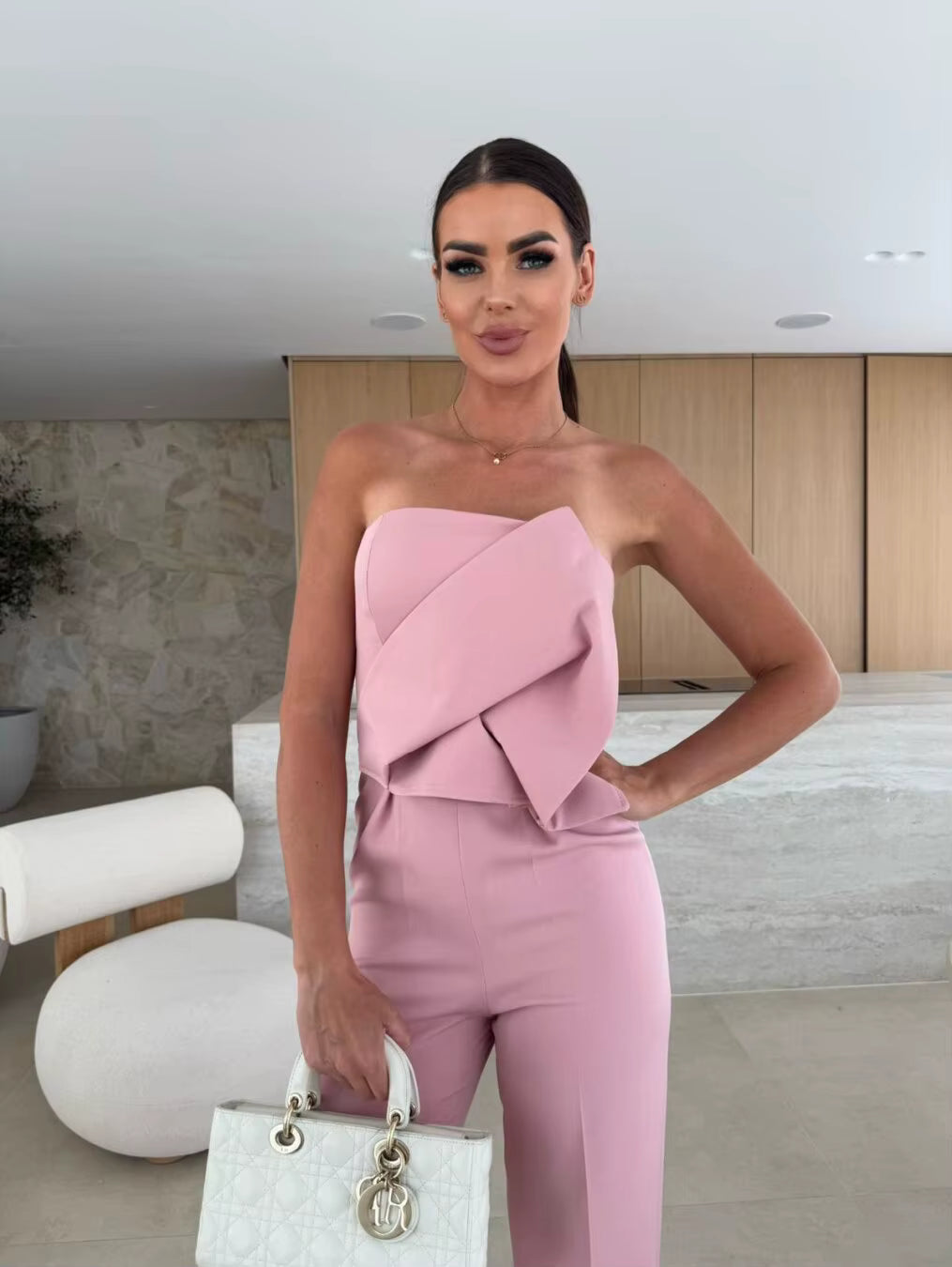 Macacão Melissa Feminino Tomara que Caia o Poder Silencioso da Elegância e do Desejo