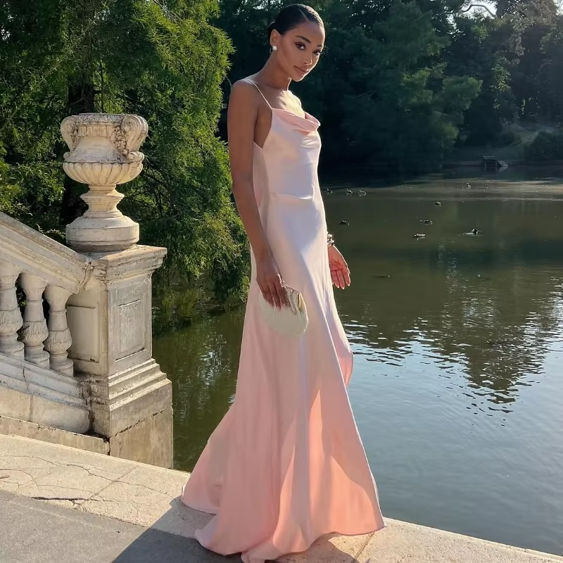 Vestido Longo Mirela Elegância Fluida à Beira do Luxo