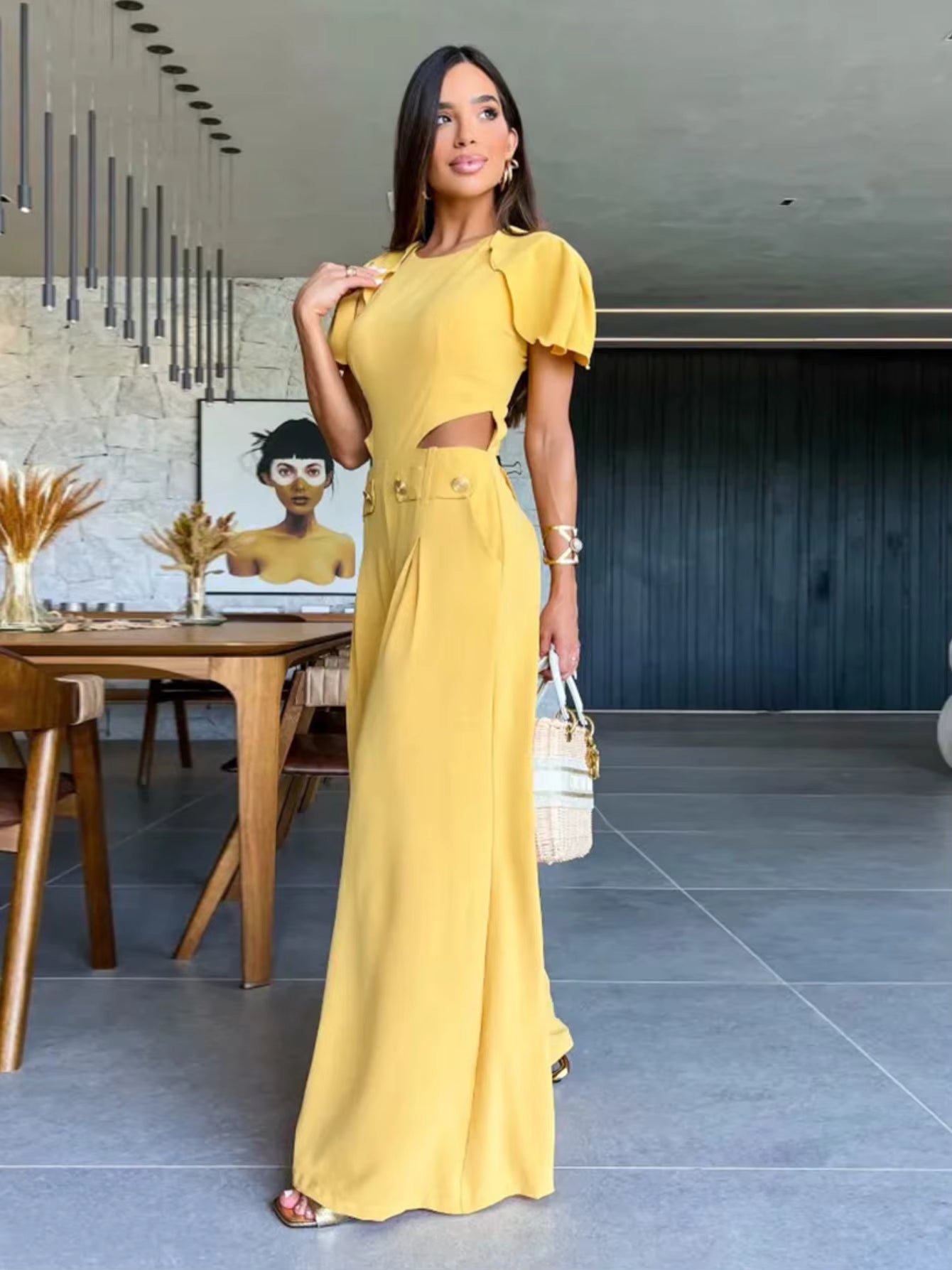 Macacão Francesca Feminino de Manga Borboleta e Botões Dourados – Sofisticação e Poder em Cada Detalhe