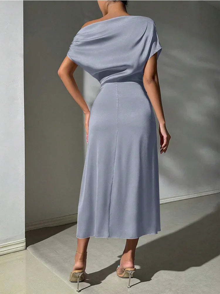 Vestido Longo Anelise Elegância que Reflete Luz e Sofisticação