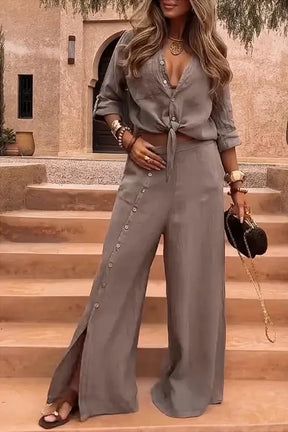 Conjunto de Calça Emanuelle Feminino Camisa Meia Manga em Algodão e Linho com Calça de Botões Laterais Luxo e Sofisticação