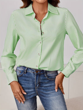 Camisa Thalina Listrada – Elegância Clássica com Essência Contemporânea