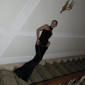 Blusa Argola Dourada Gabi Gola Alta Sem Mangas Elegância Moderna com Toque de Sofisticação