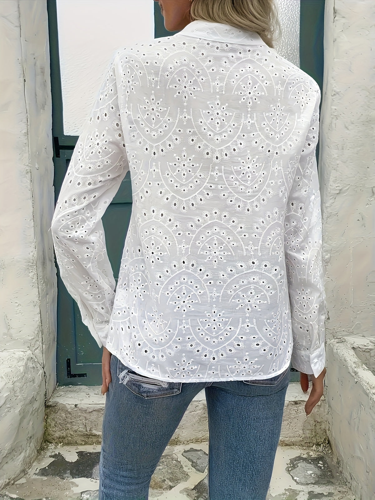 Camisa Elisa Bordada em Ilhós – Elegância Artesanal e Leveza Atemporal