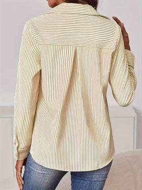 Camisa Thalina Listrada – Elegância Clássica com Essência Contemporânea