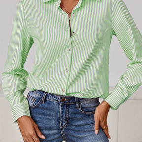 Camisa Thalina Listrada – Elegância Clássica com Essência Contemporânea