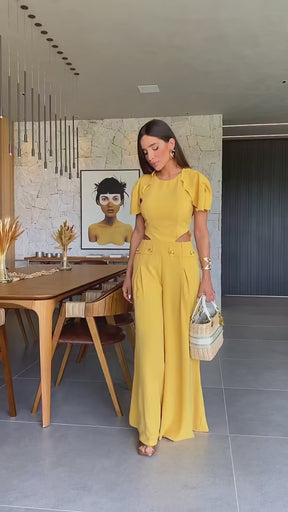 Macacão Francesca Feminino de Manga Borboleta e Botões Dourados – Sofisticação e Poder em Cada Detalhe