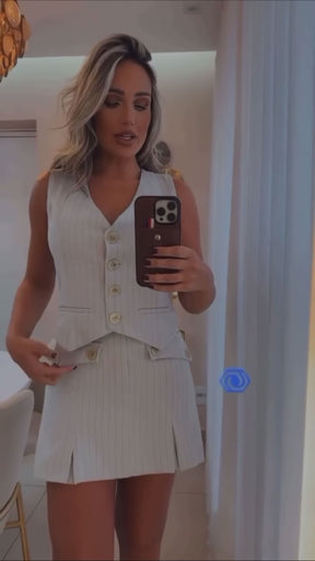 Conjunto de Saia Amelie Feminino Listrado com Colete e Saia-Short Fino e Sofisticado