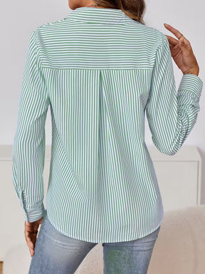 Camisa Thalina Listrada – Elegância Clássica com Essência Contemporânea